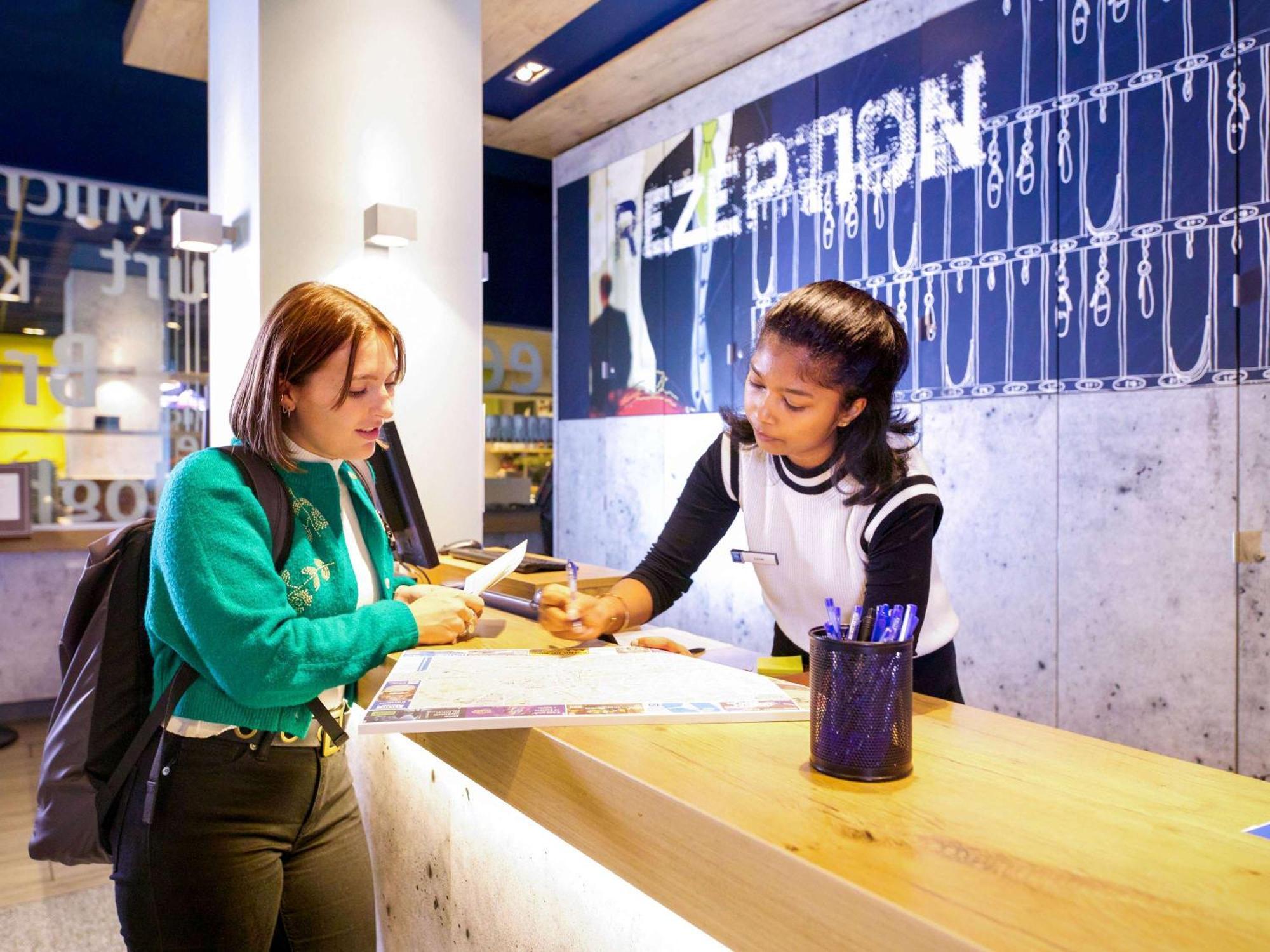 Ibis Budget Berlin Potsdamer Platz Bagian luar foto